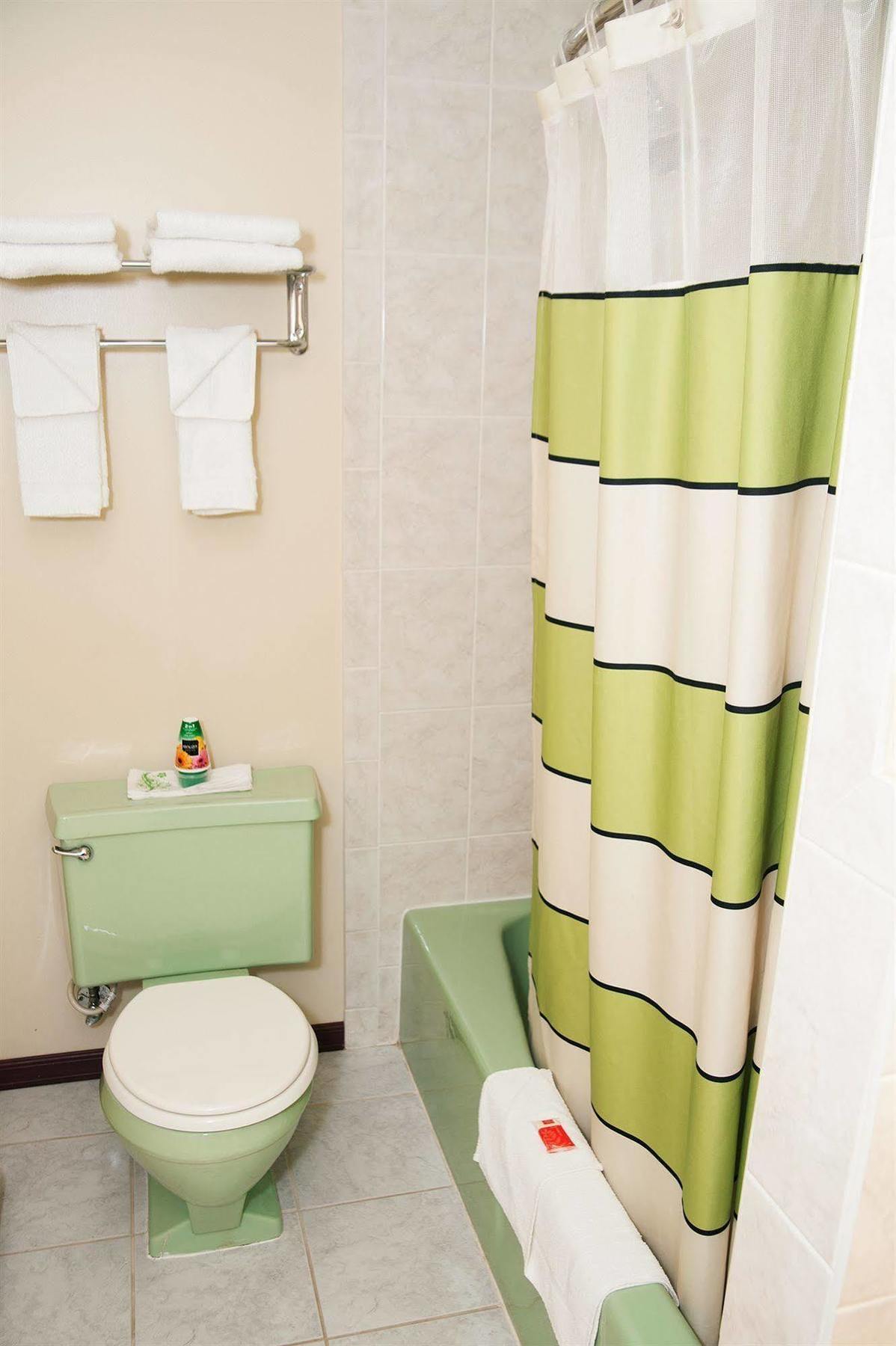 Red Carpet Inn And Suites プリマス エクステリア 写真